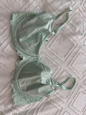 Victoria's Secret Dream Angel’s Shimmery Seafoam Green Lace Underwire Bra